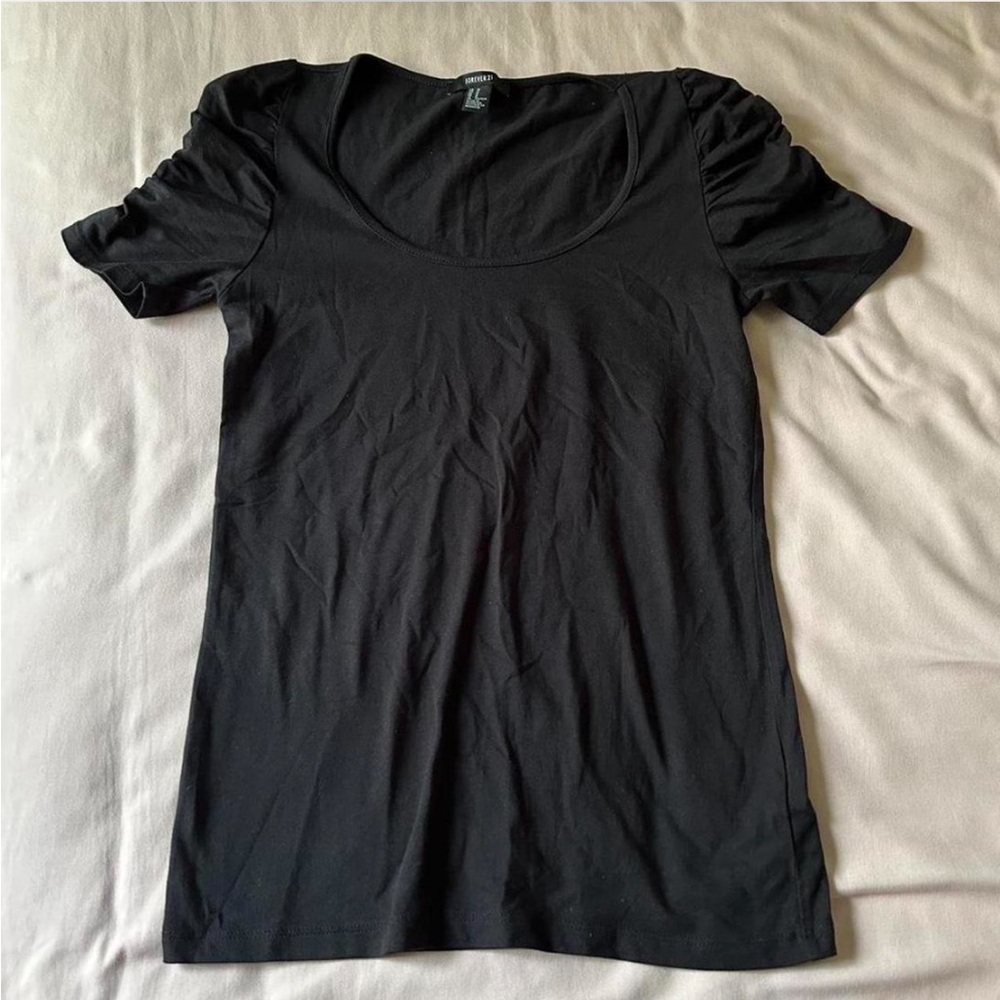 forever 21 black top with scrunched sleeves